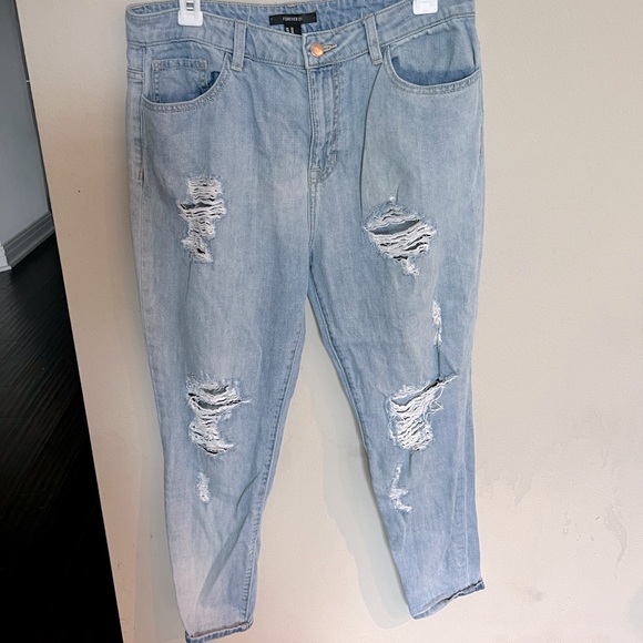 Distressed boyfriend jeans Forever 21 size 29 - Picture 1 of 3